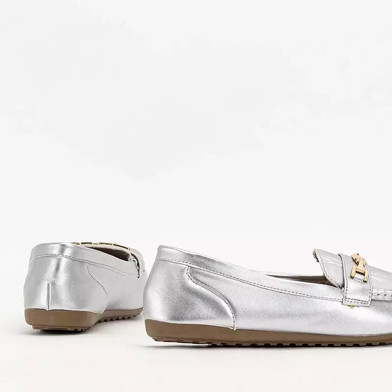 OUTLET Срібні жіночі мокасини з орнаментом на носок Okeri - Взуття