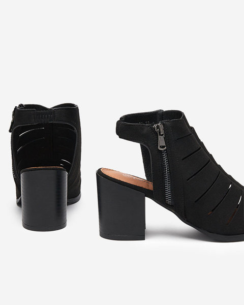 Жіночі босоніжки з вирізами чорного кольору Athief- Footwear