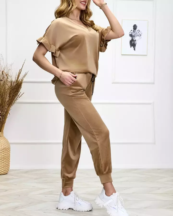 Жіночий світло-коричневий спортивний комплект з прикрасами - Одяг